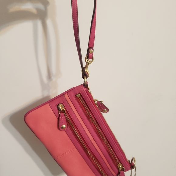 Coach wristlet - Picture 2 of 3